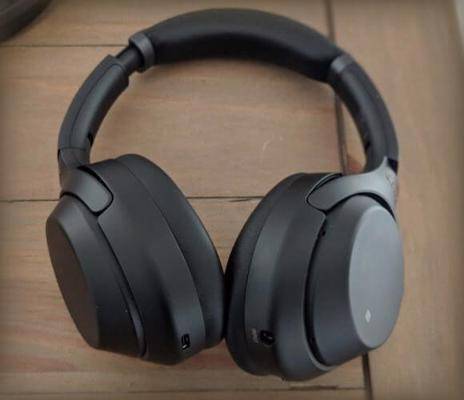 Best Headphones for Small Heads: Comfortable and Adjustable